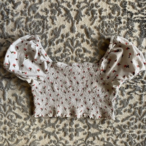 3/$25 American Eagle smocked puff sleeve floral print crop top - Picture 4 of 11